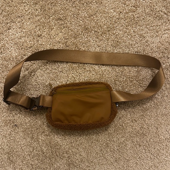 Lululemon Fleece Belt Bag in Burnt Caramel - Picture 3 of 4